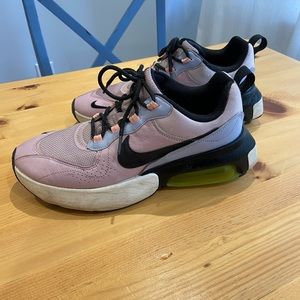 Women’s Air Max Verona Sneakers (Size 9.5)